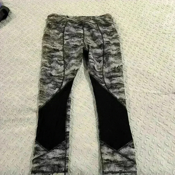 Lululemon Pace Rival Crop Power Luxtreme Hazy Days Black White/Black - Picture 5 of 6